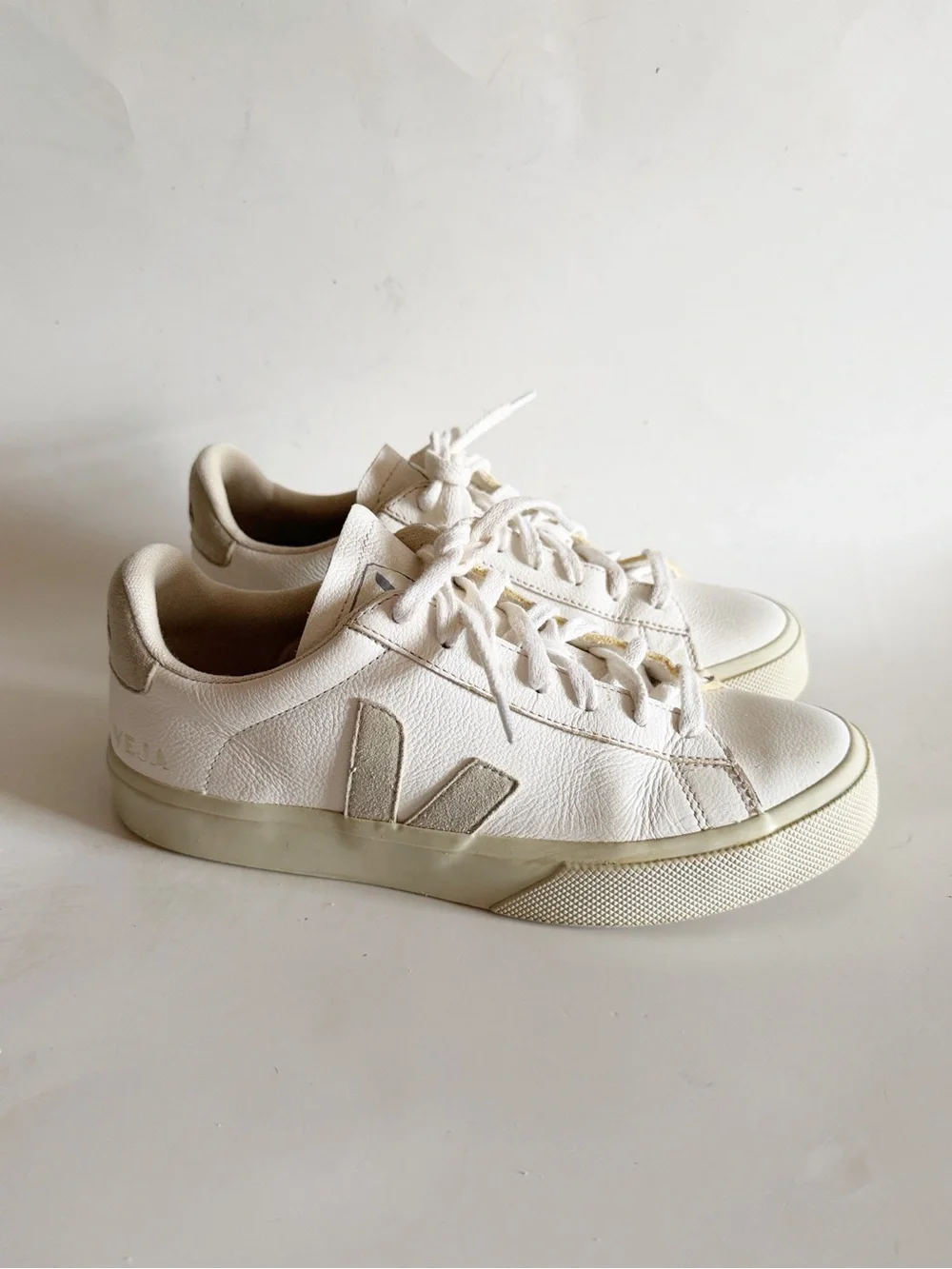Veja Womens Campo White/Natural Suede Lace-up Sneaker size 8